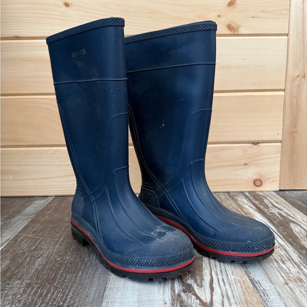 Women’s blue rubber rain boots
